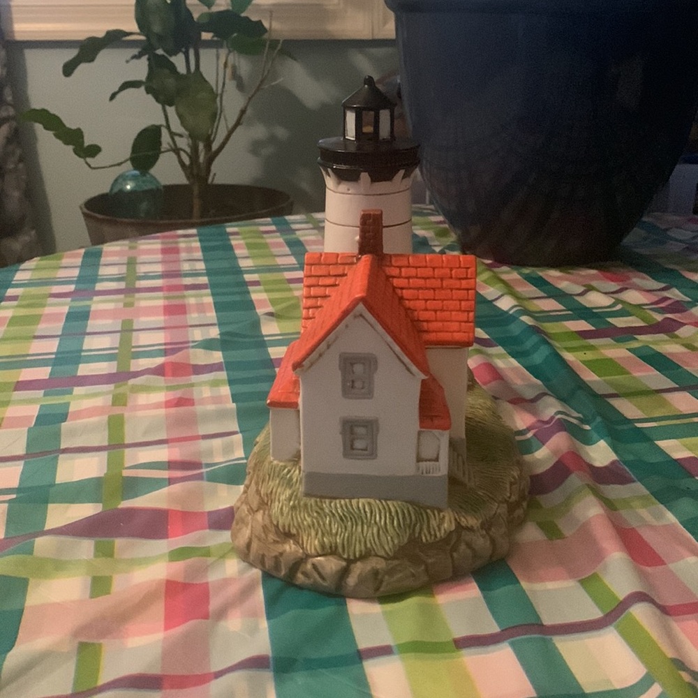 Lighthouse - Picture 2 of 5